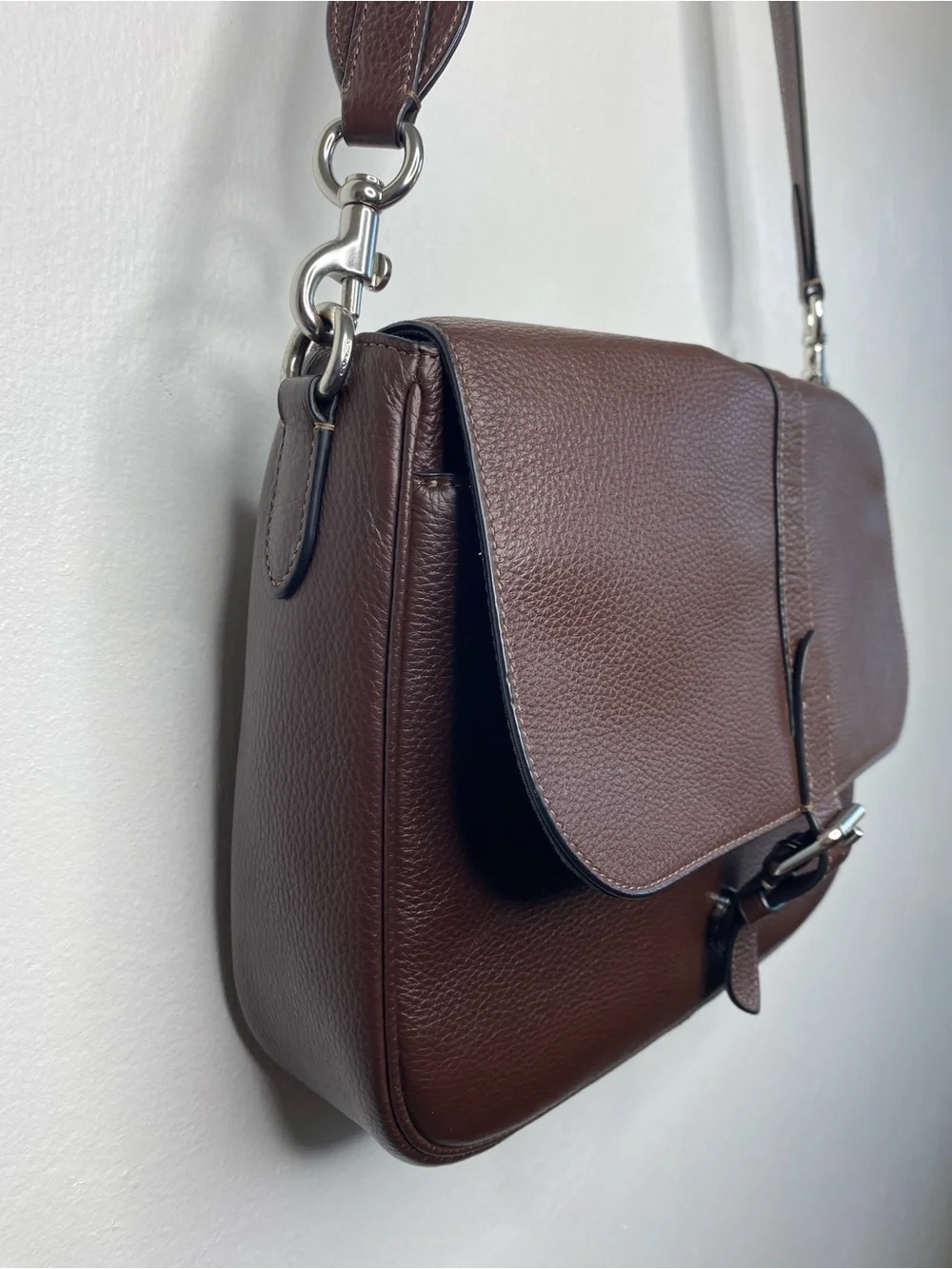 Coach Warner Messenger bag Pebbled Leather Chocolate brown